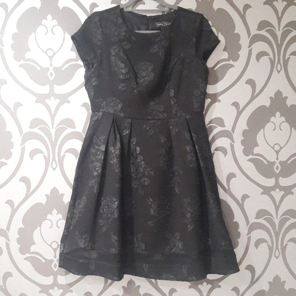 ⚫Jessica Howard empire waist dress⚫